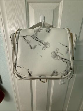 Source Unknown White Marble Hanging Makeup Organizer